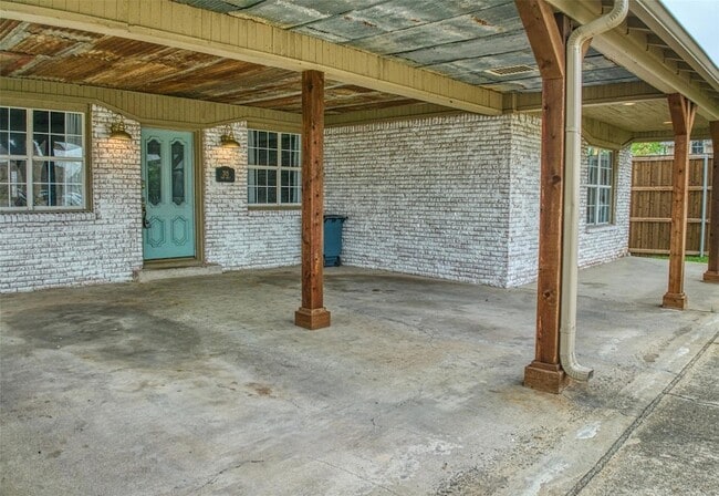 Photo - 315 E Avenue F House