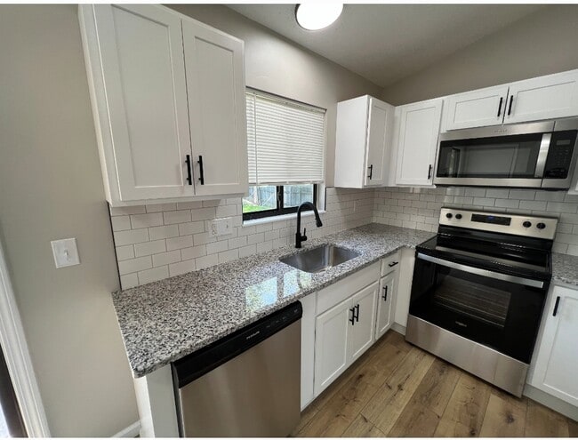 Photo - 1350 Manuka Dr