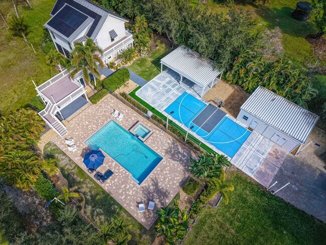 Photo - **Livingston Woods 4/2 Home - Rarely Available - Outdoor Oasis in Naples**