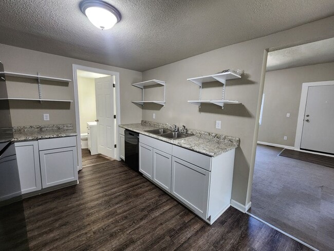 Photo - 3BR Home with Modern Kitchen in Knoxville, IA