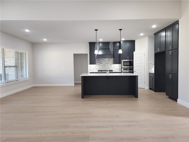 Photo - 2700 SW Blustery Dr