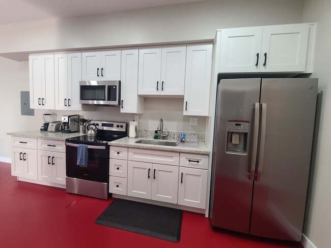 Building Photo - 2 bed 1 bath "fully furnished" monthly ADU... Rental