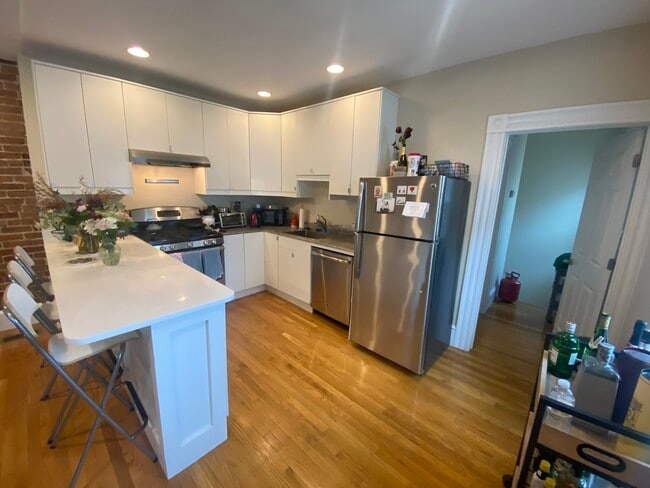 Building Photo - 18 Chandler St Unit 2 Rental