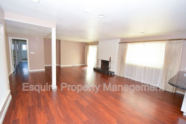 Photo - 1335 Lawrence Way