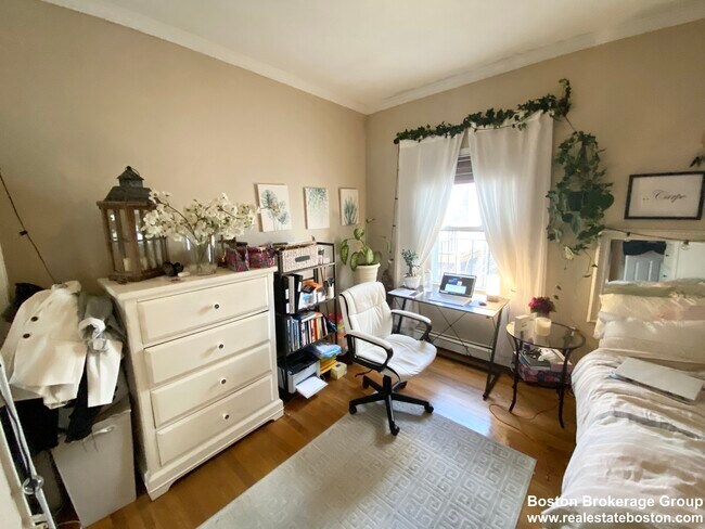 Photo - 174 Bolton St Unidad #3