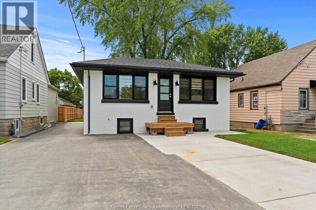 Photo - 557 Elinor St