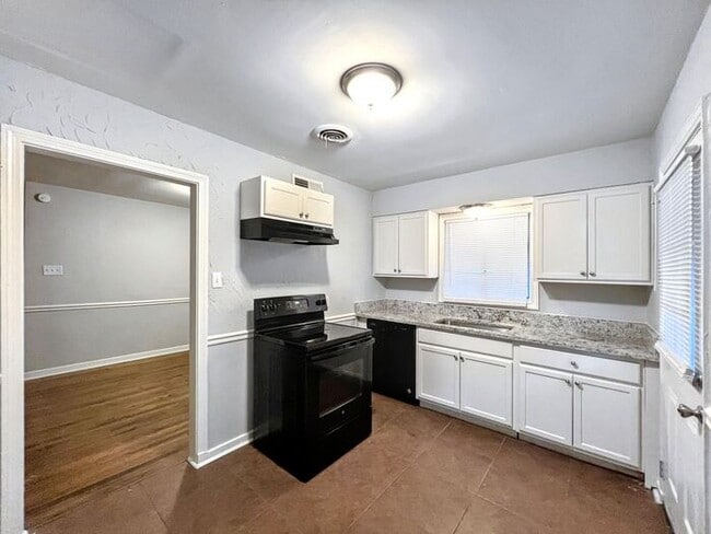 Photo - 4146 Rhodes Ave