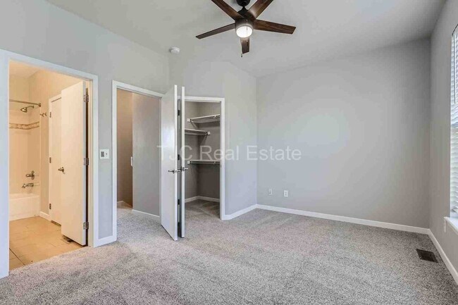 Photo - Two Balconies!