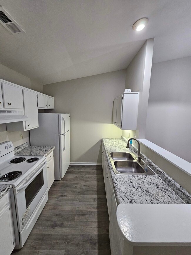 Photo - 102 Village Ct