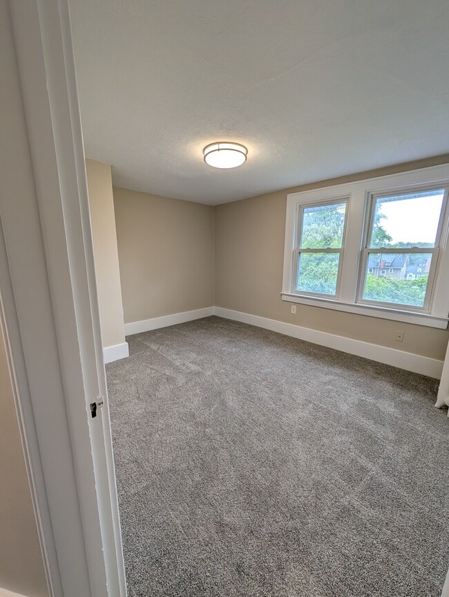 Building Photo - 90 Empire Blvd Unit 2 Bedroom