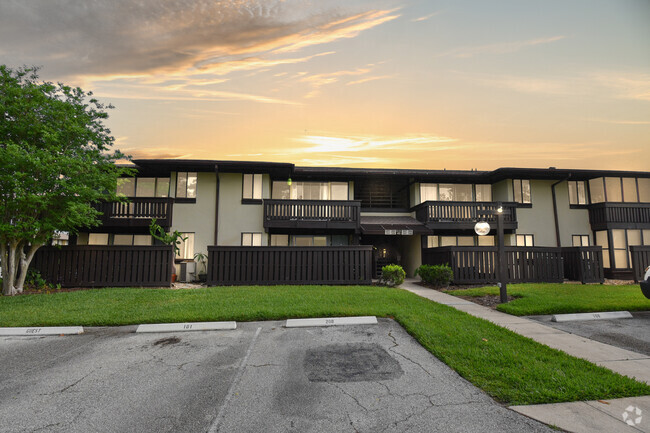 Building Photo - 40 Club House Dr Unit 207