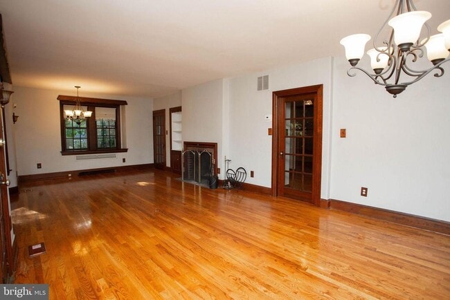 Photo - 319 N Newton Lake Dr