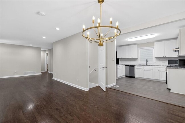 Photo - 147 Hermer Cir NW