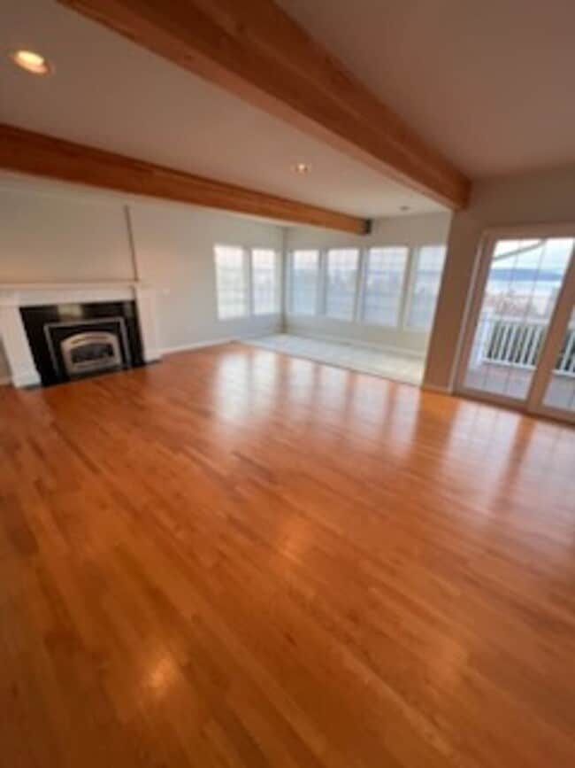 Lovely 2 bedroom home in Steilacoom - Lovely 2 bedroom home in Steilacoom