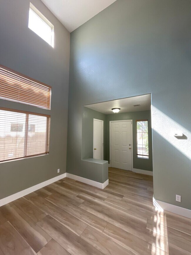 Photo - 5848 Red Dawn St