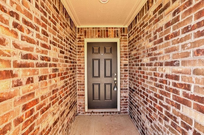 Photo - $500 Off the First Full Months Rent!!