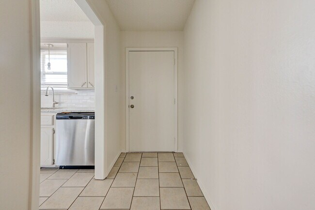 Photo - 1528 Elk Cir