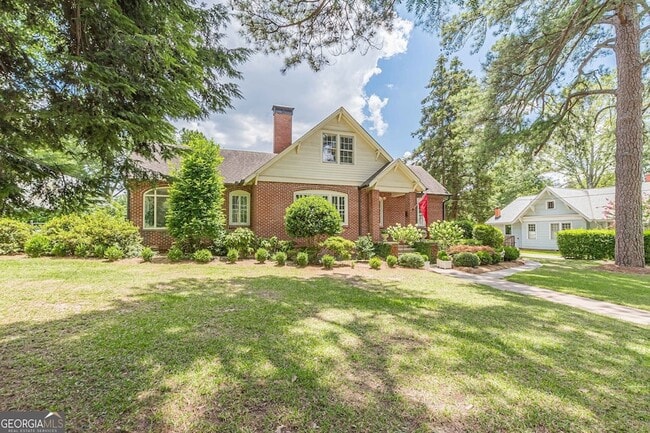 Photo - 1878 Cambridge Ave