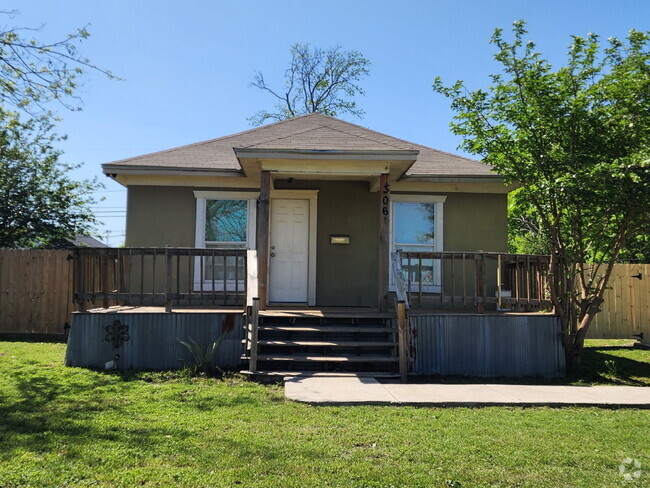 Building Photo - "Charming 3-Bed Home with 2 Full Baths in ...