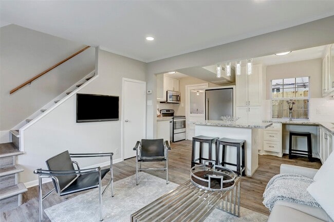 Building Photo - 1409 Maryland St Unit D