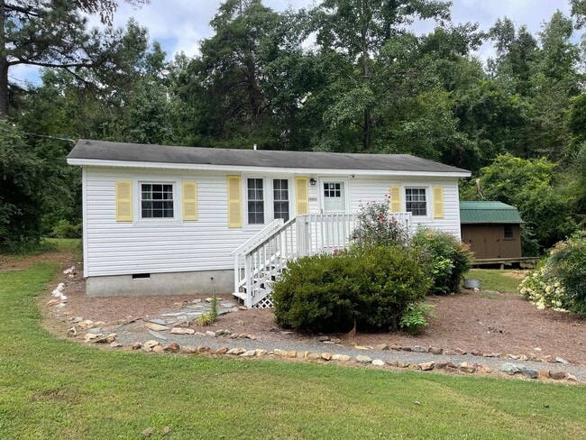 Building Photo - 2 BED, 1 BATH FULLY FURNISHED COTTAGE STYL... Rental