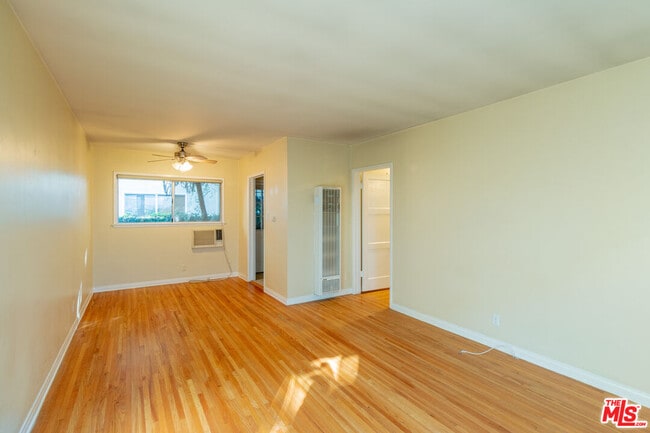 Photo - 14942 Dickens St Rental