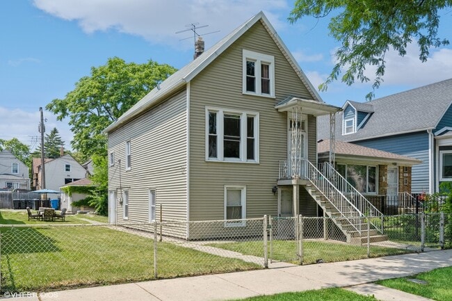 Building Photo - 3010 N Albany Ave Unit 1 Rental
