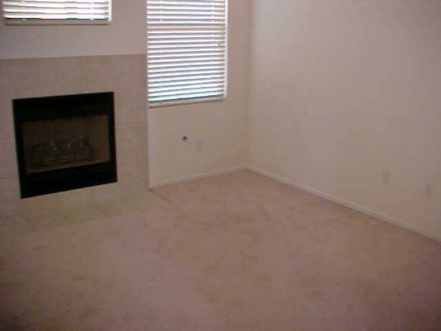 Building Photo - 3 Bed 3 Bath