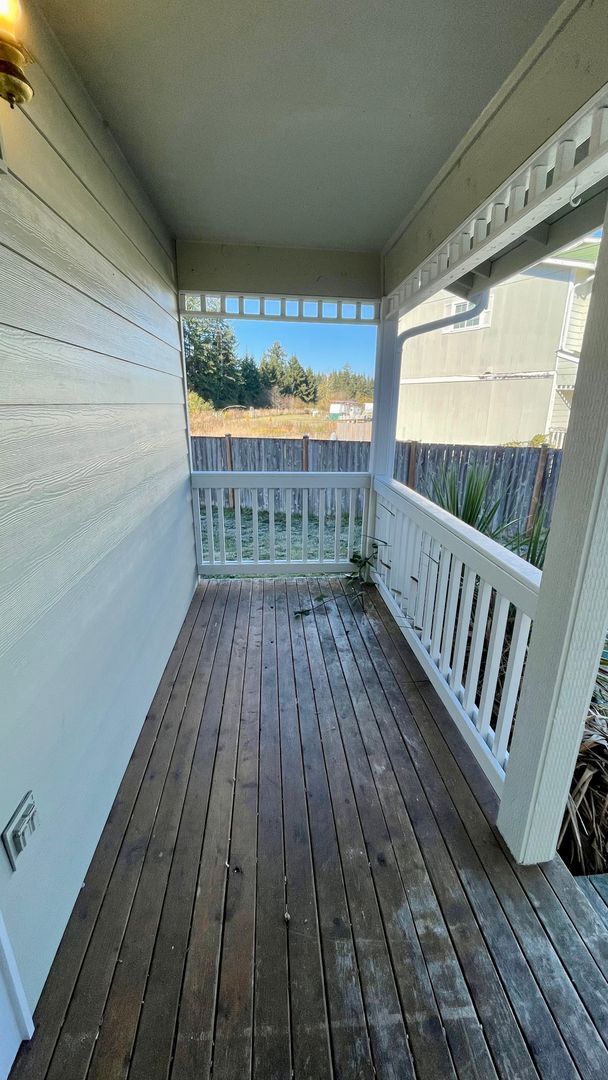 725-727 Crystal Springs