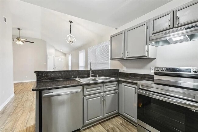 1807 W Homestead Dr