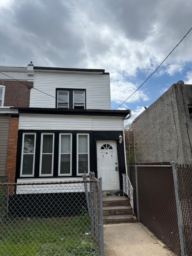 Photo - 2758 Mickle St