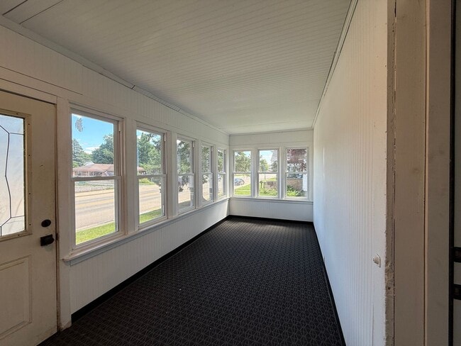 Photo - 5 Bed 2 Bath Single Family Home- Shawano Wi