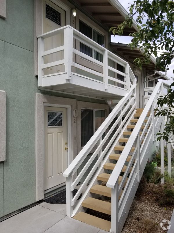 Building Photo - 1025 Oak St Rental