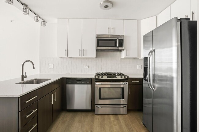 Photo - 705 W Adams St