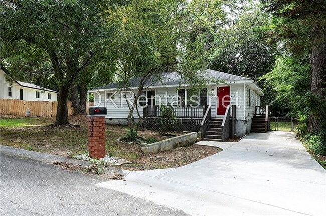 Photo - 808 Meadow Pl