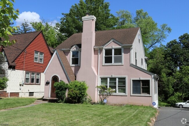 Building Photo - 56 Locust Ave Rental