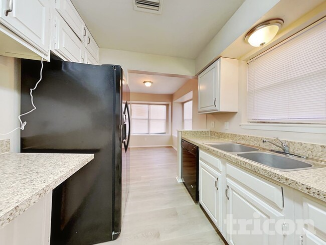 Photo - 711 Darnel Ln