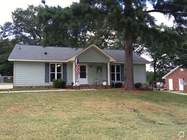 Building Photo - 3 Bedroom 2 Bath in Grovetown Rental