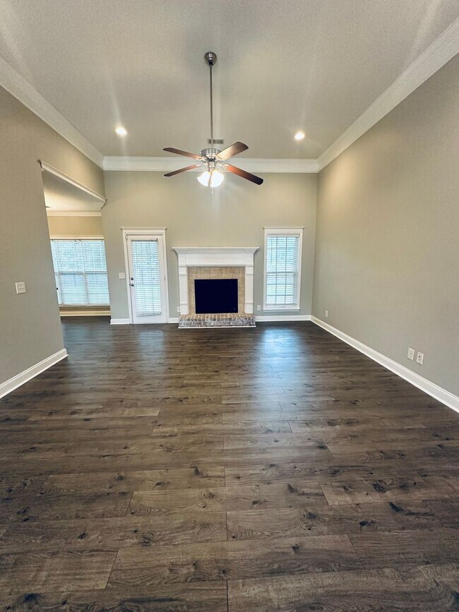 Photo - 406 Brookewater Ln