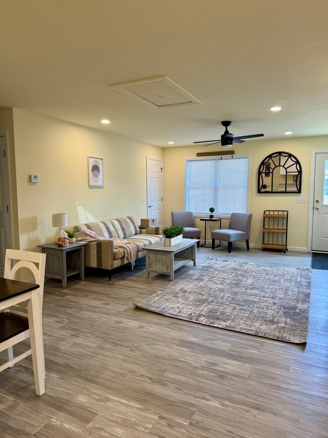 Building Photo - 420 Hancock St Unit A