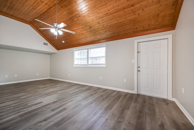 Photo - 104 1st St Ct