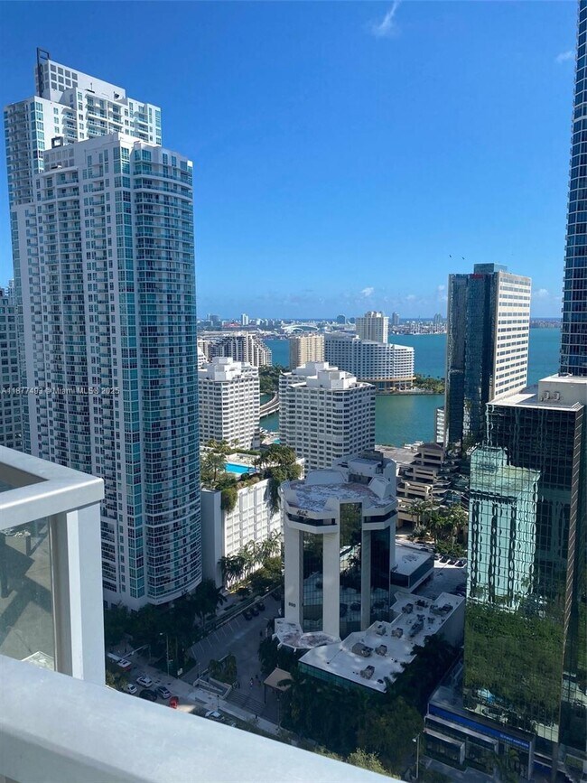 Photo - 1050 Brickell Ave Unidad 2906
