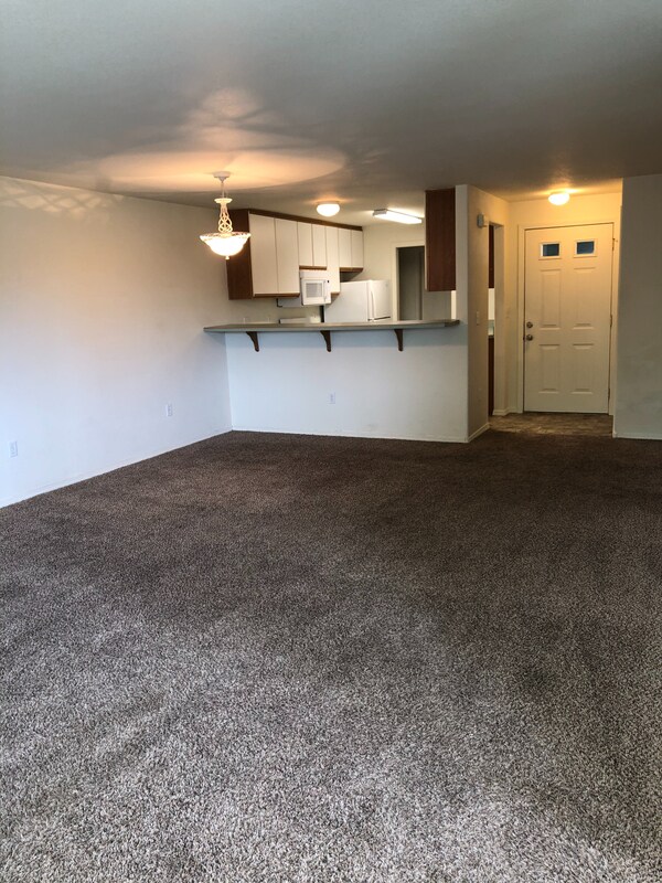 Photo - 550 NE Negus Loop