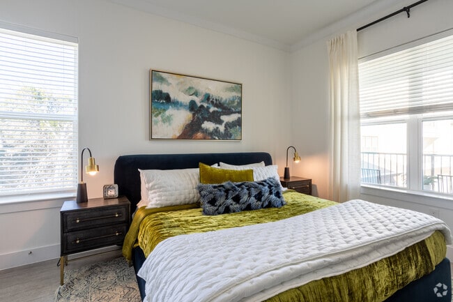 1BR, 1BA - 798SF