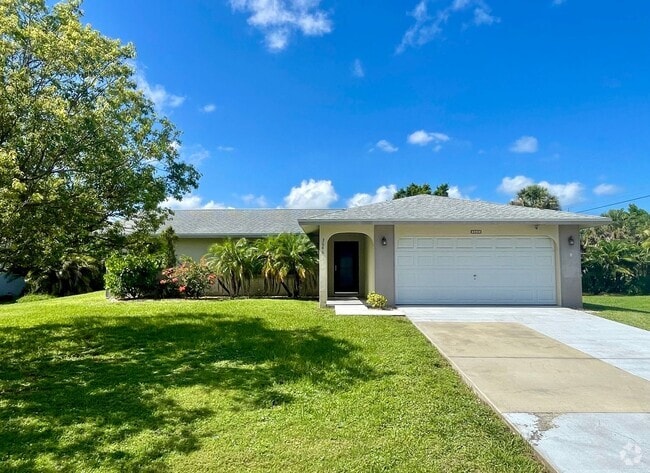 Building Photo - Charming 3-Bedroom Home for Rent in Prime ...