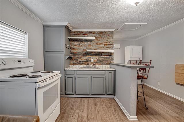 Photo - 3005 College Ave