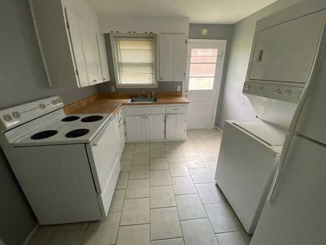 Photo - 2/1 Duplex in Greenwood Neighbors of East Nashville!  Pets ok! W/D Included!