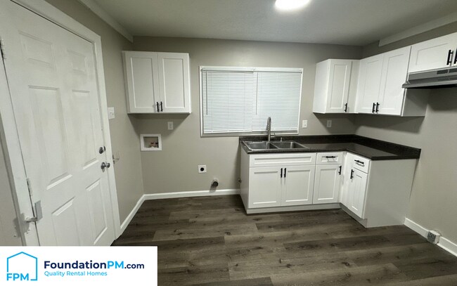 Photo - 1711 S Sutton Dr