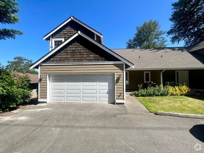 Building Photo - Kent Duplex Rental