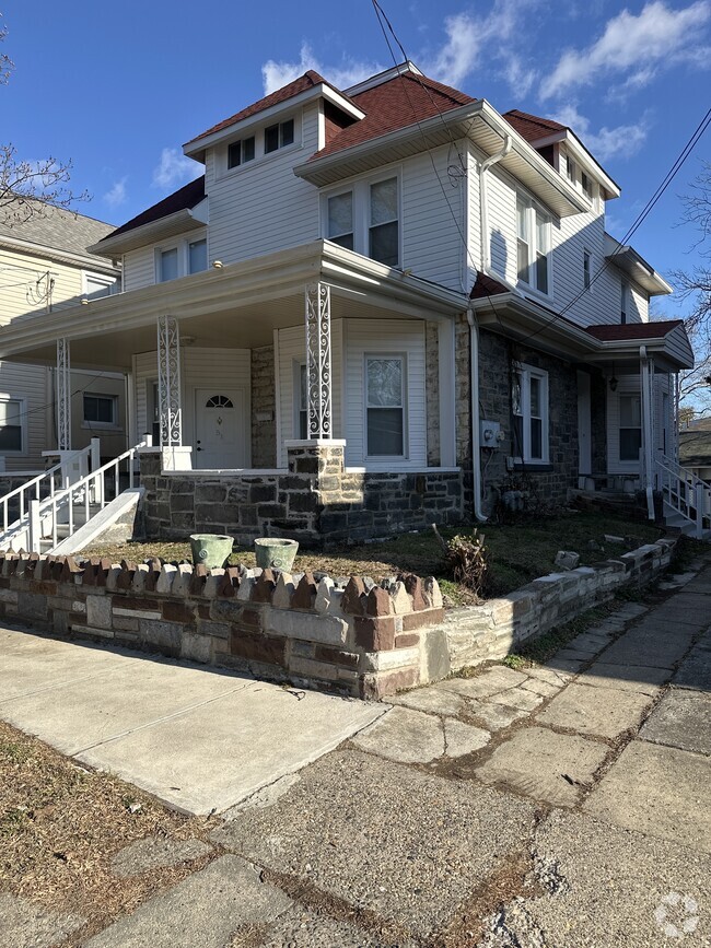 Building Photo - 51 Lewis Ave Unit B Rental